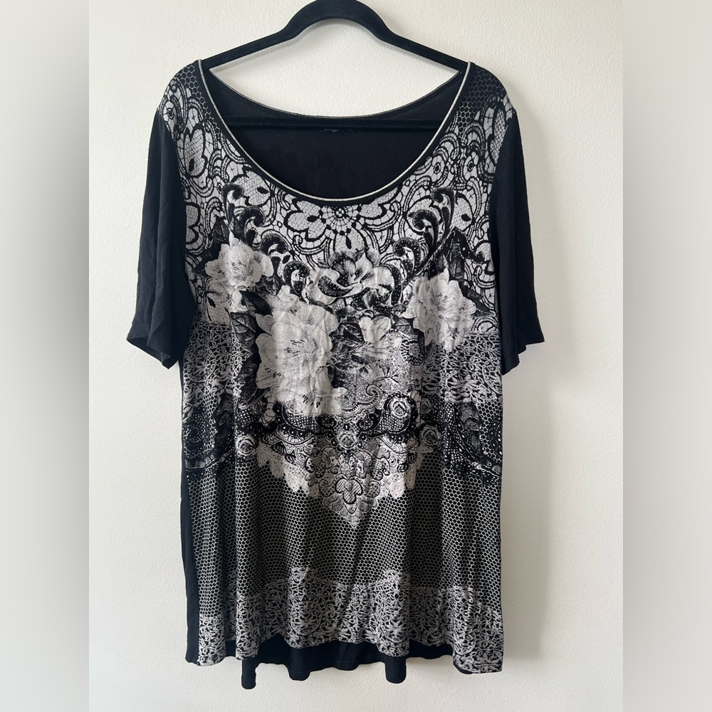 Vanilla Sugar Black Graphic Short Sleeve Blouse Women 2X Floral Stud Plus Tunic‎